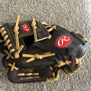 Rawlings 10.5 inch youth baseball glove. For left hand thrower